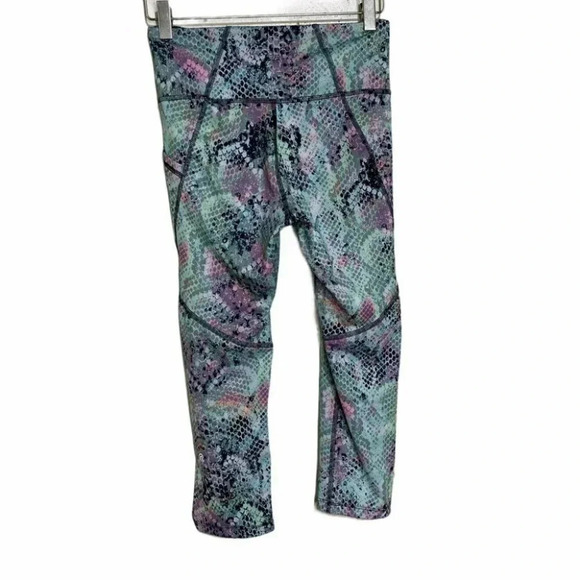 Champion S Reversible snakeskin capri‎ leggings - Picture 8 of 10